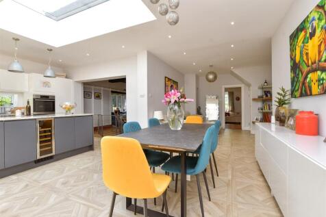 Kitchen / Dining Area