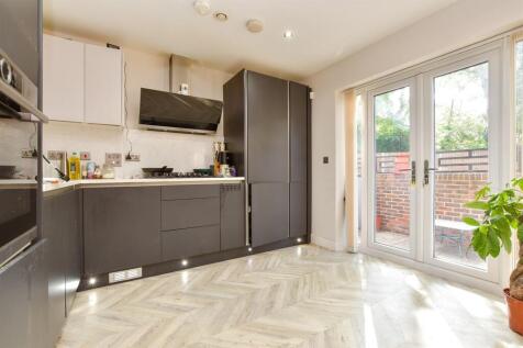 Kitchen / Lounge / Diner