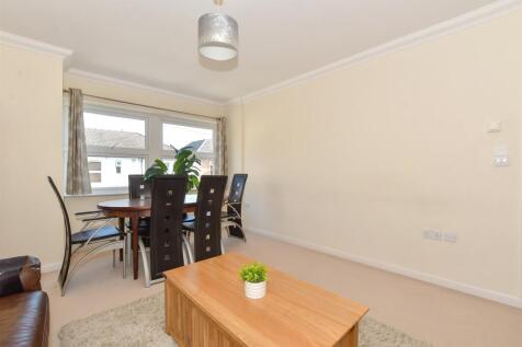 Lounge/Dining Area
