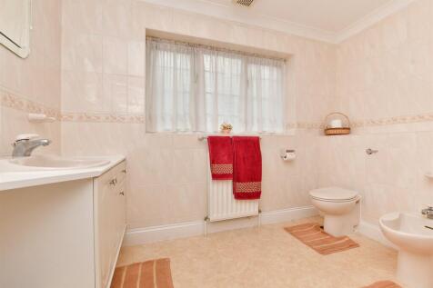 En-Suite Bathroom