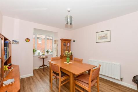 Kitchen/ Dining Room