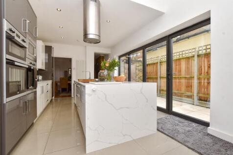 Kitchen/Breakfast Area