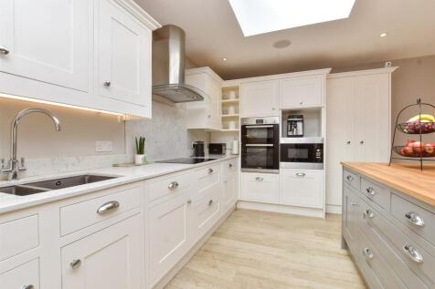 Kitchen / Lounge / Dining Area
