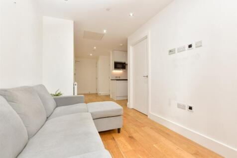 Lounge / Kitchen