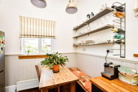 Kitchen/ Breakfast Room