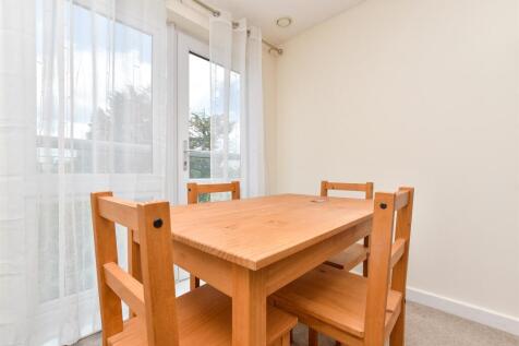 Kitchen / Lounge