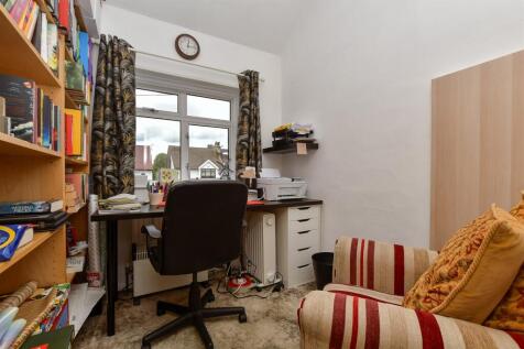 Bedroom 5 / Study