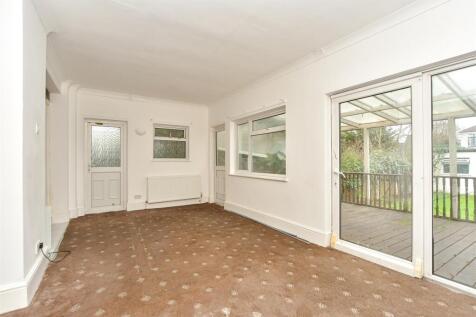 Lounge/Dining Area