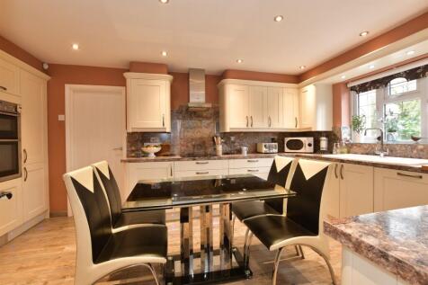 Kitchen/ Breakfast Room
