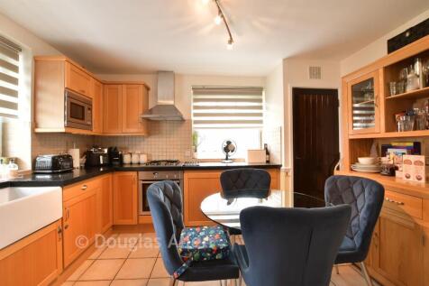 Kitchen/ Dining Room