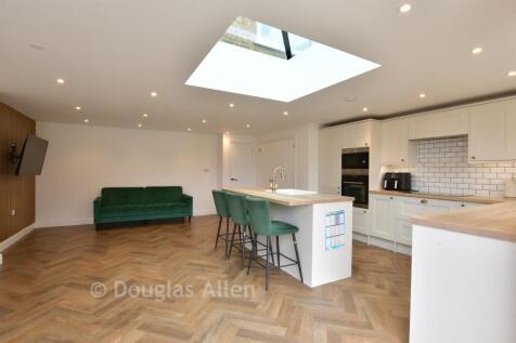 Kitchen/ Dining Room