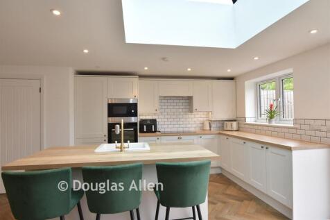 Kitchen/ Dining Room