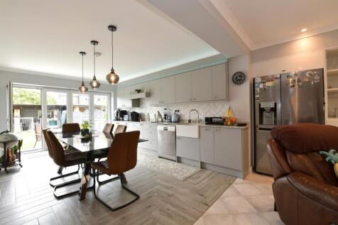 Kitchen/Dining Area