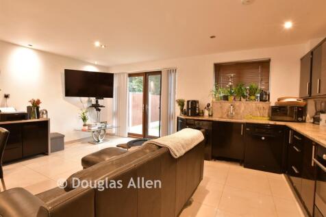 Lounge/Kitchen /Dining Room *