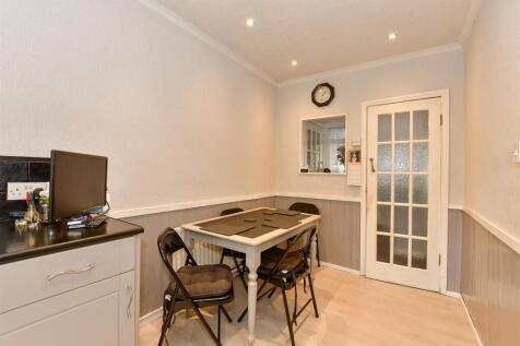 Kitchen/ Dining Room
