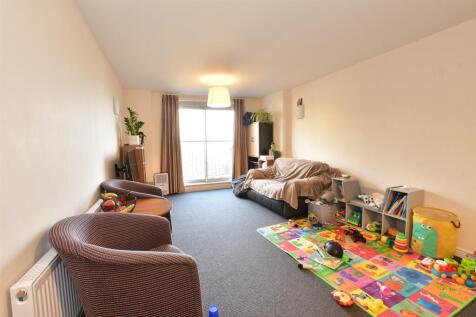 Lounge/Dining Area