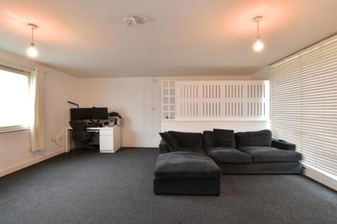 Lounge/Dining Area