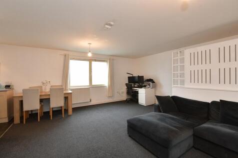Lounge/Dining Area