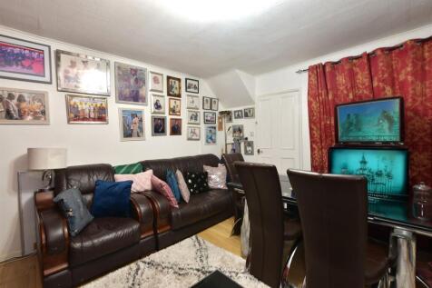 Lounge/Dining Area