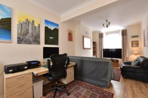 Lounge /Dining Room
