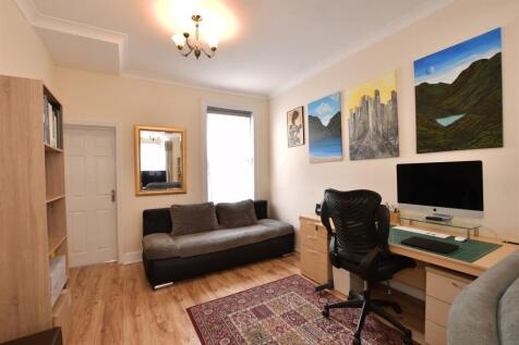 Lounge /Dining Room