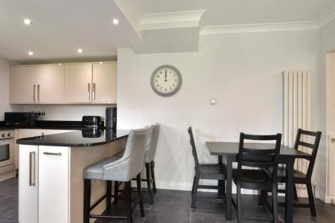 Kitchen/Breakfast Area