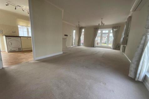 Lounge/Dining Area