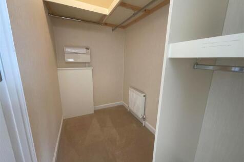 Walk-In-Wardrobe