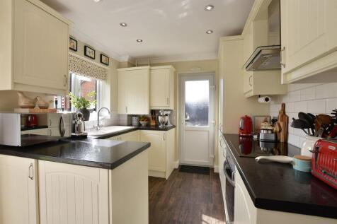 Kitchen/ Dining Area