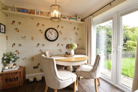 Kitchen/ Dining Area