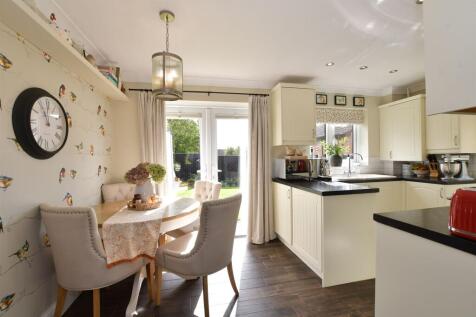 Kitchen/ Dining Area