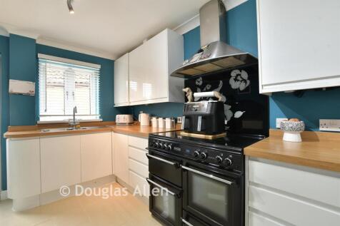 Kitchen/ Dining Room