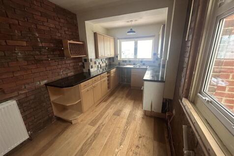 Kitchen/Dining Area