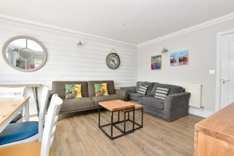 Lounge/ Dining Area