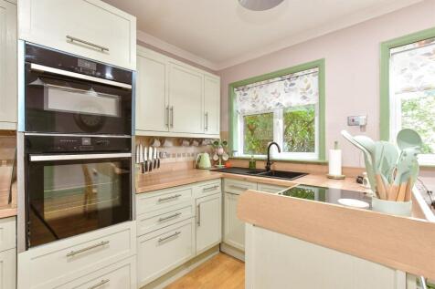 Kitchen/ Dining Room