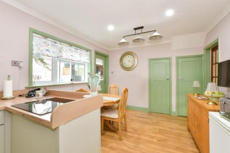 Kitchen/ Dining Room
