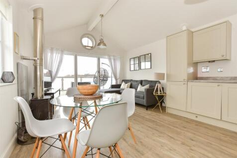 Kitchen/ Living Room