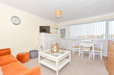Lounge/ Kitchen