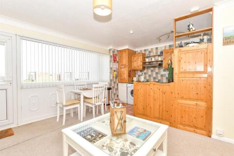 Lounge/ Kitchen