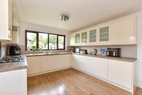 Kitchen/ Breakfast Room