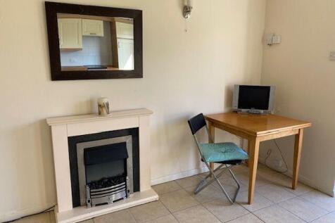 Lounge/Dining Area