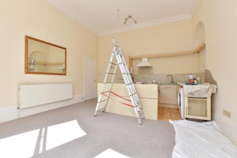 Kitchen/ Living Room