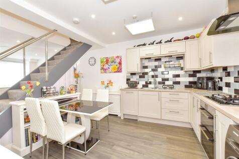 Kitchen/ Dining Area
