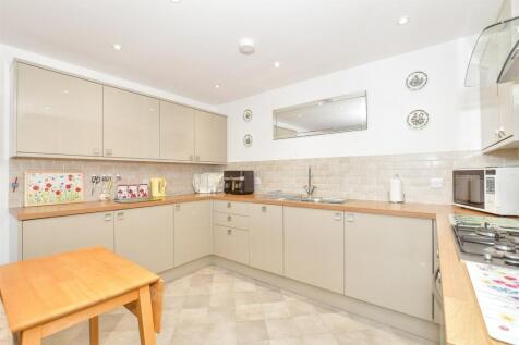 Lounge/ Kitchen