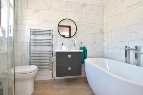 En-Suite Bathroom