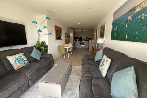 Lounge/Dining Area
