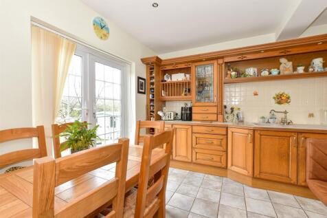 Kitchen/ Dining Room