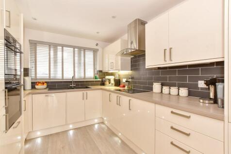 Kitchen/ Dining Area