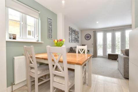 Kitchen/ Dining Area