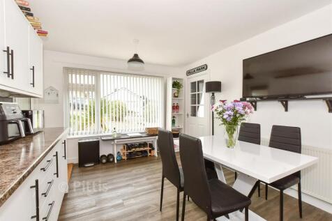 Kitchen/ Dining Room